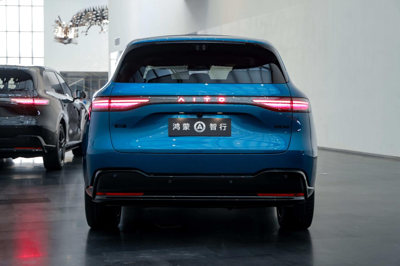 发现没，新能源汽车行业正在迎来一股年轻化的浪潮。问界M6作为一款预计为25-30