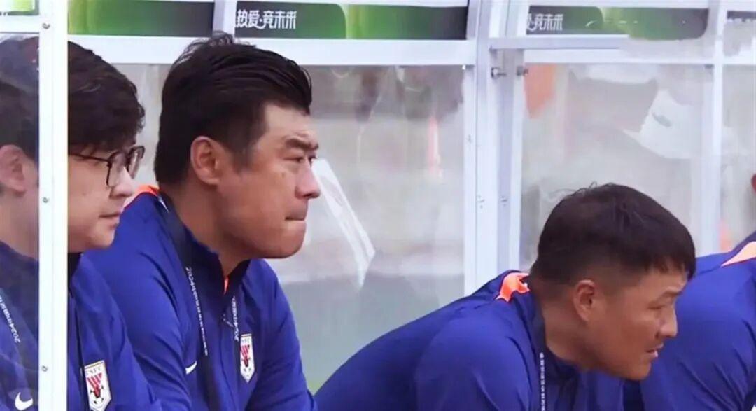 热身赛可以输，输的没了底线未免有点太过份。山东泰山队冬训最后一场热身赛，2比9被