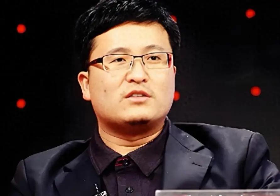 宋清辉这操作真是让人莫名其妙。8月1日连发两篇文章为武大辩护，还说让肖某和杨某某