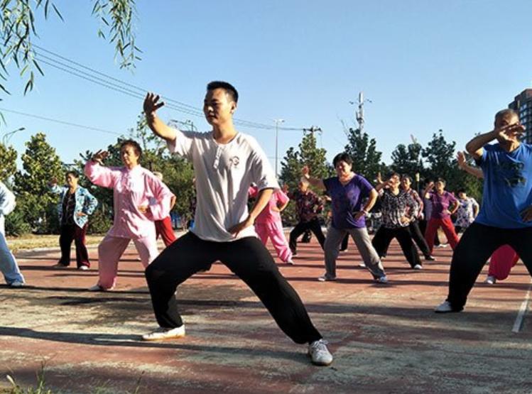 真正的太极，从来不是慢动作，是“松”出来的功夫







前两天在公园看见一