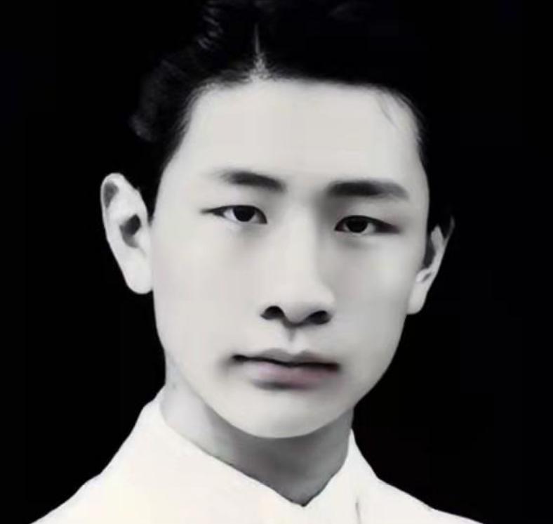 [微风]1940年，熟睡中的冯运修，突然感觉不对劲，好像是日军包围他家了。他从枕