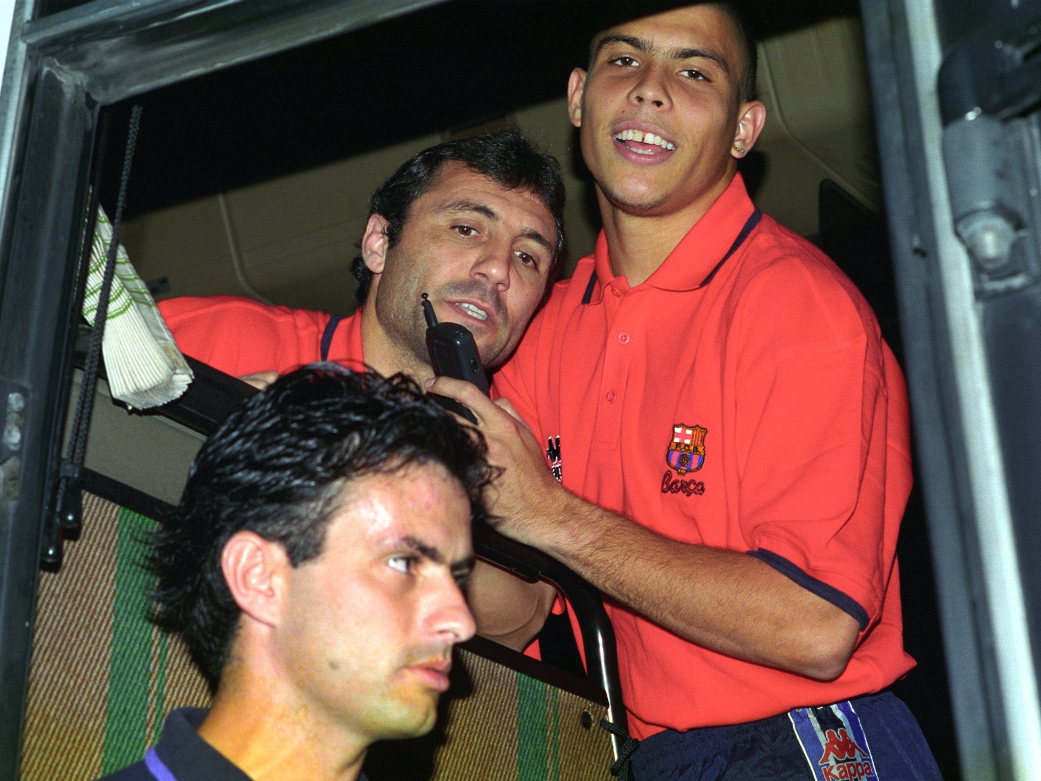 斯托伊奇科夫，小将罗纳尔多，还有严肃的助教先生穆里尼奥。巴萨冷足-时光机