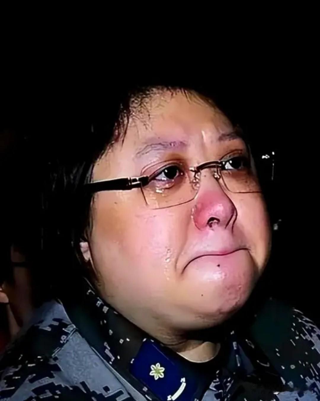 人设一旦塌崩了，
想要再建立起来，估计就很难了！
韩红现在面临了一个很棘手的问题