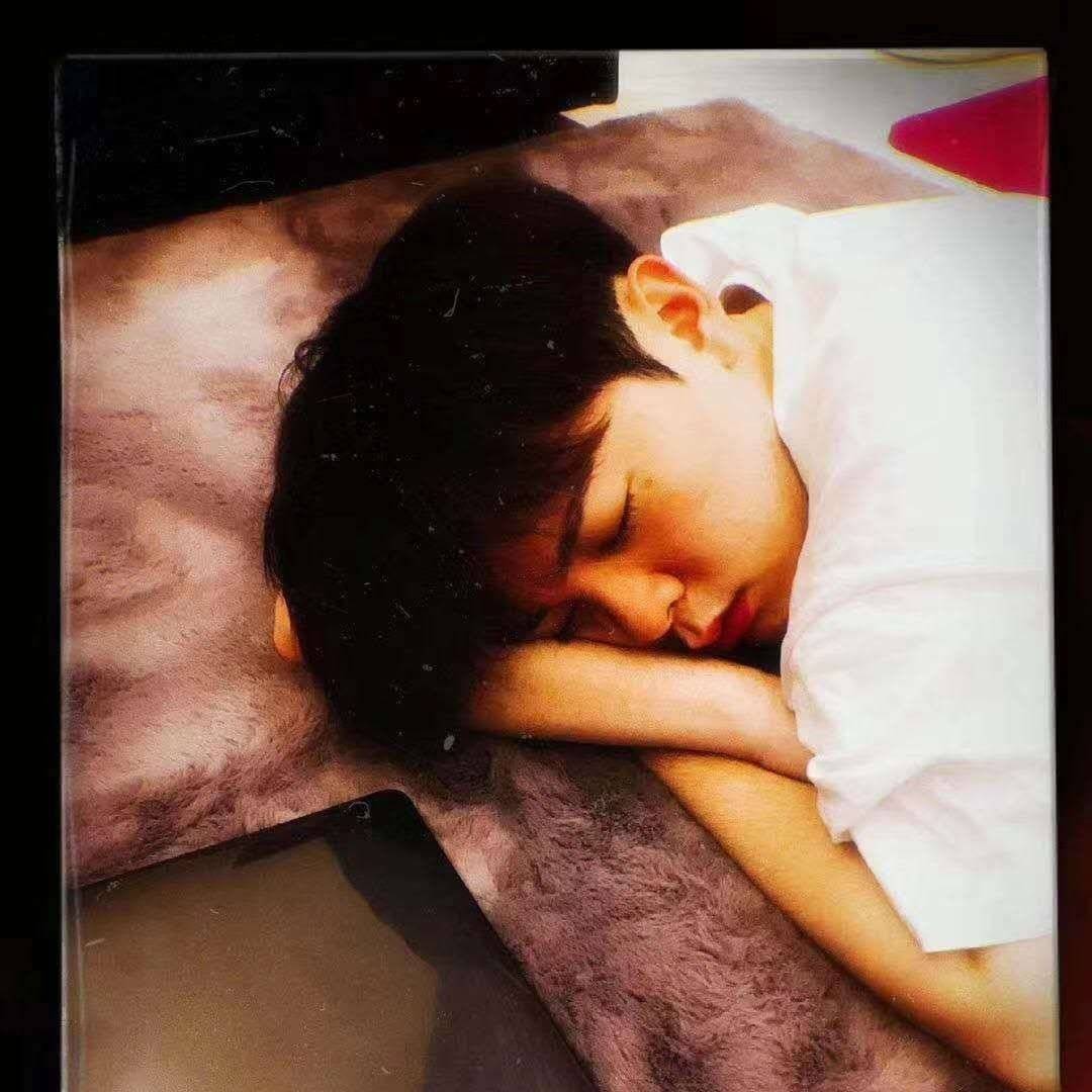尤长靖早期毕业答辩考古尤长靖毕业答辩 别人考古黑历史，尤长靖考古是学霸纪录片。攥
