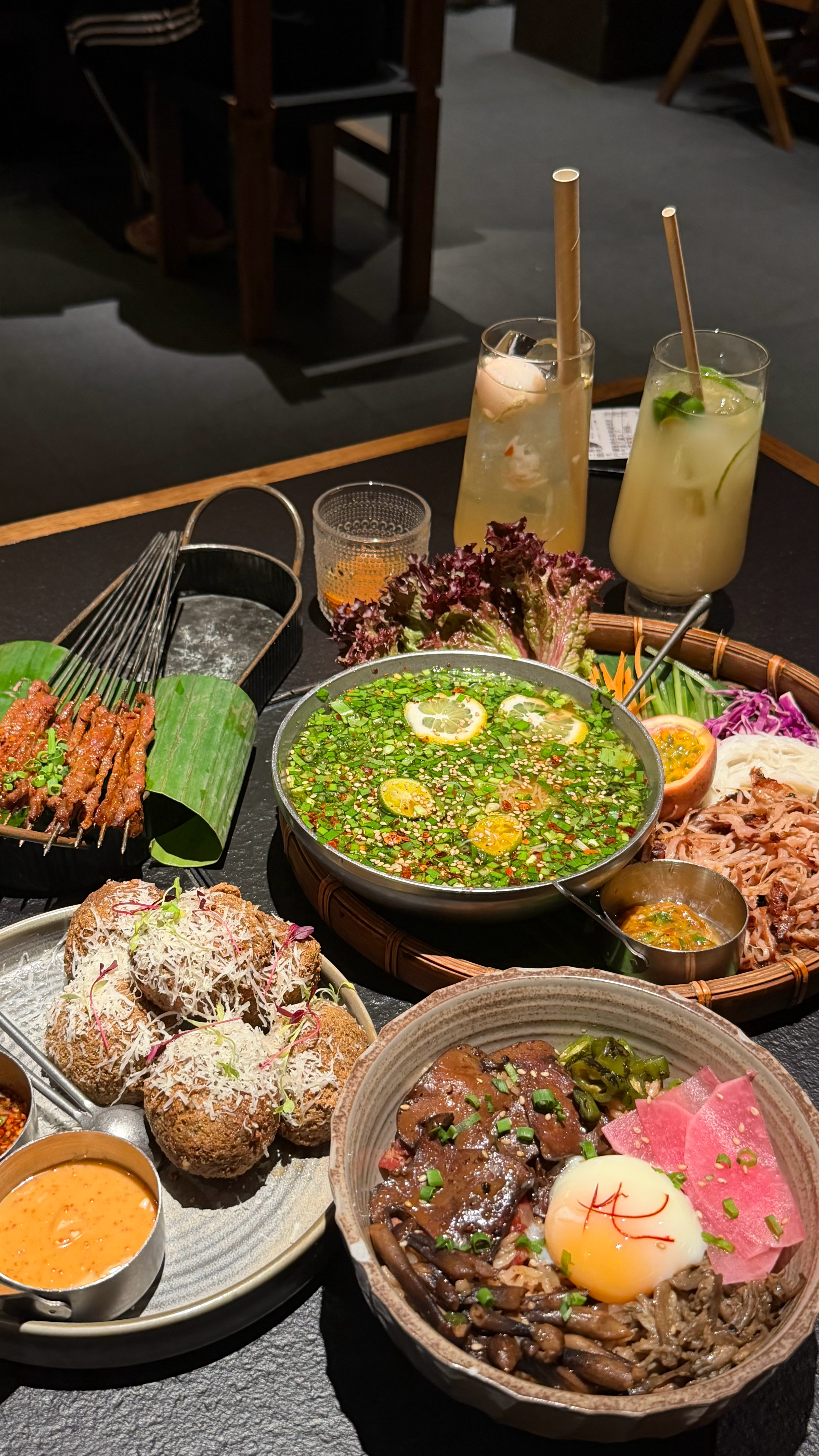哇塞！在郑州要离开的那一天鸭鸭找的一家餐厅！叫梅果！我靠。我觉得蛮好吃的！发现我