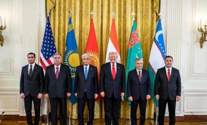 这就有点尴尬了，日本首相高市早苗本打算在东京举办第一届“日本-中亚五国首脑峰会”