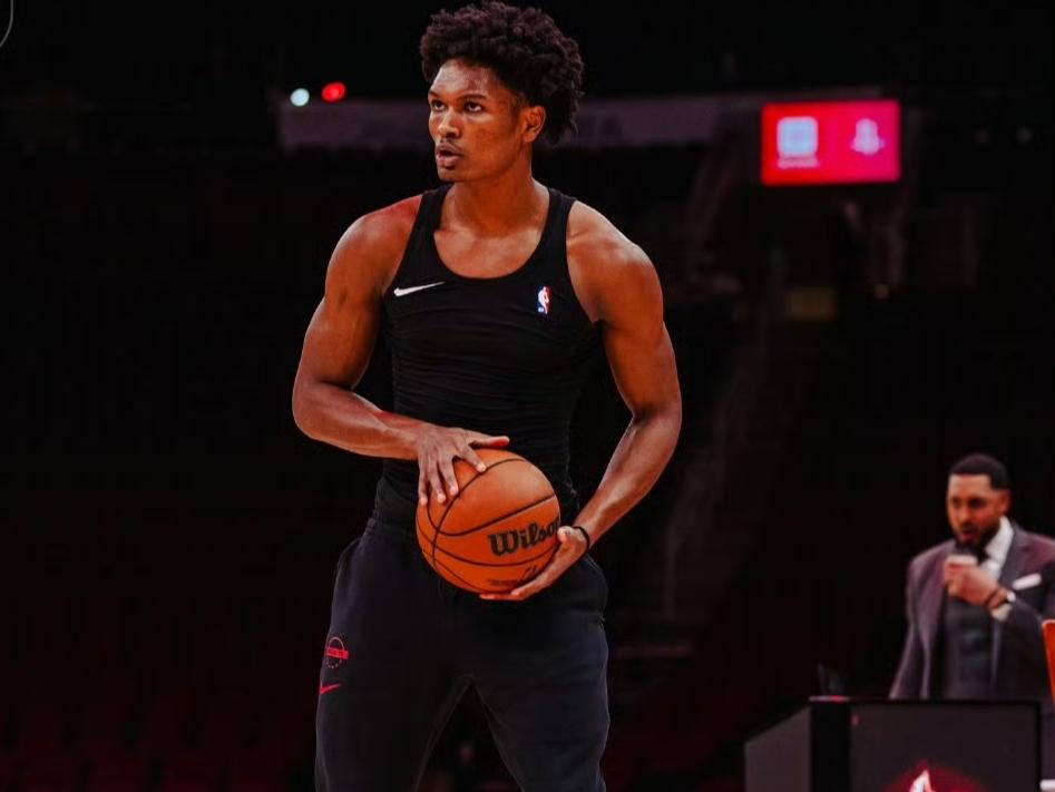 伤病更新！
明天打国王，阿门汤普森左腿股四头肌肌腱炎缺阵！
那么谢泼德又要首发了