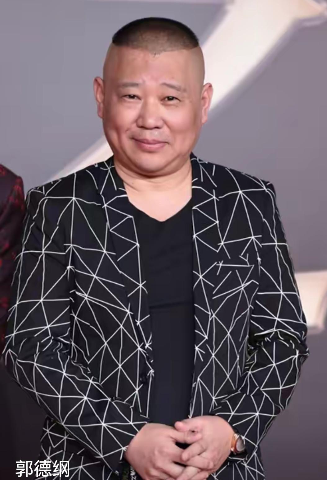 随着有关部门针对郭德纲乱改红歌的行为做出处罚，由此引发的风波也将逐渐平息，仅仅罚
