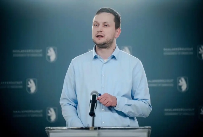 格陵兰岛称选择丹麦和欧盟 已准备好迎接更大规模军事存在据央视新闻报道，格陵兰岛自