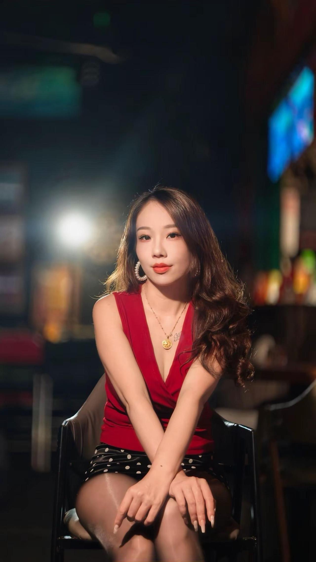 自己的故事留着就好 说浅了不感动 说深了没人信