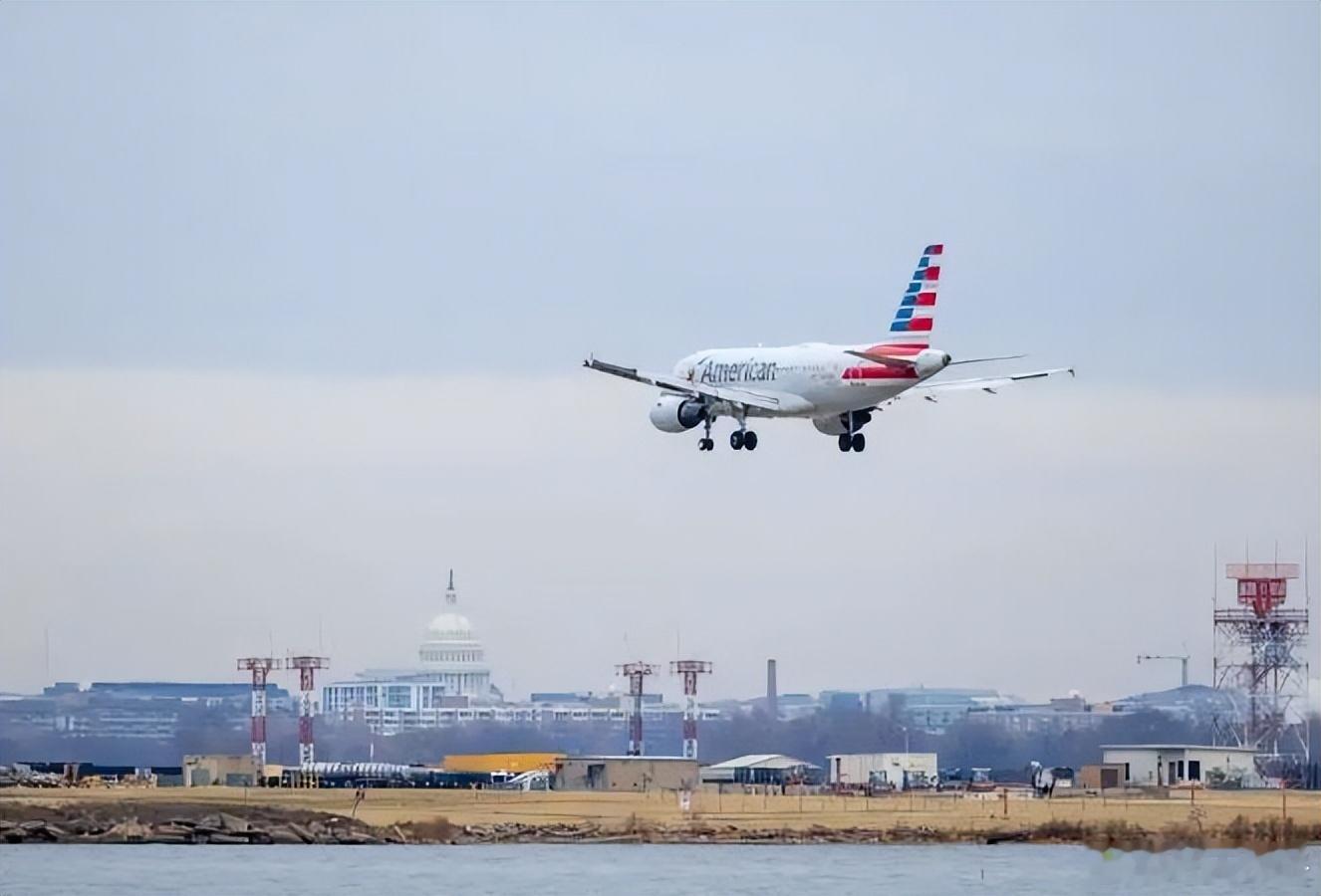 【政治分裂导致基础公共服务失灵！美国政府停摆，空中交通面临崩溃】美国的天空，本来