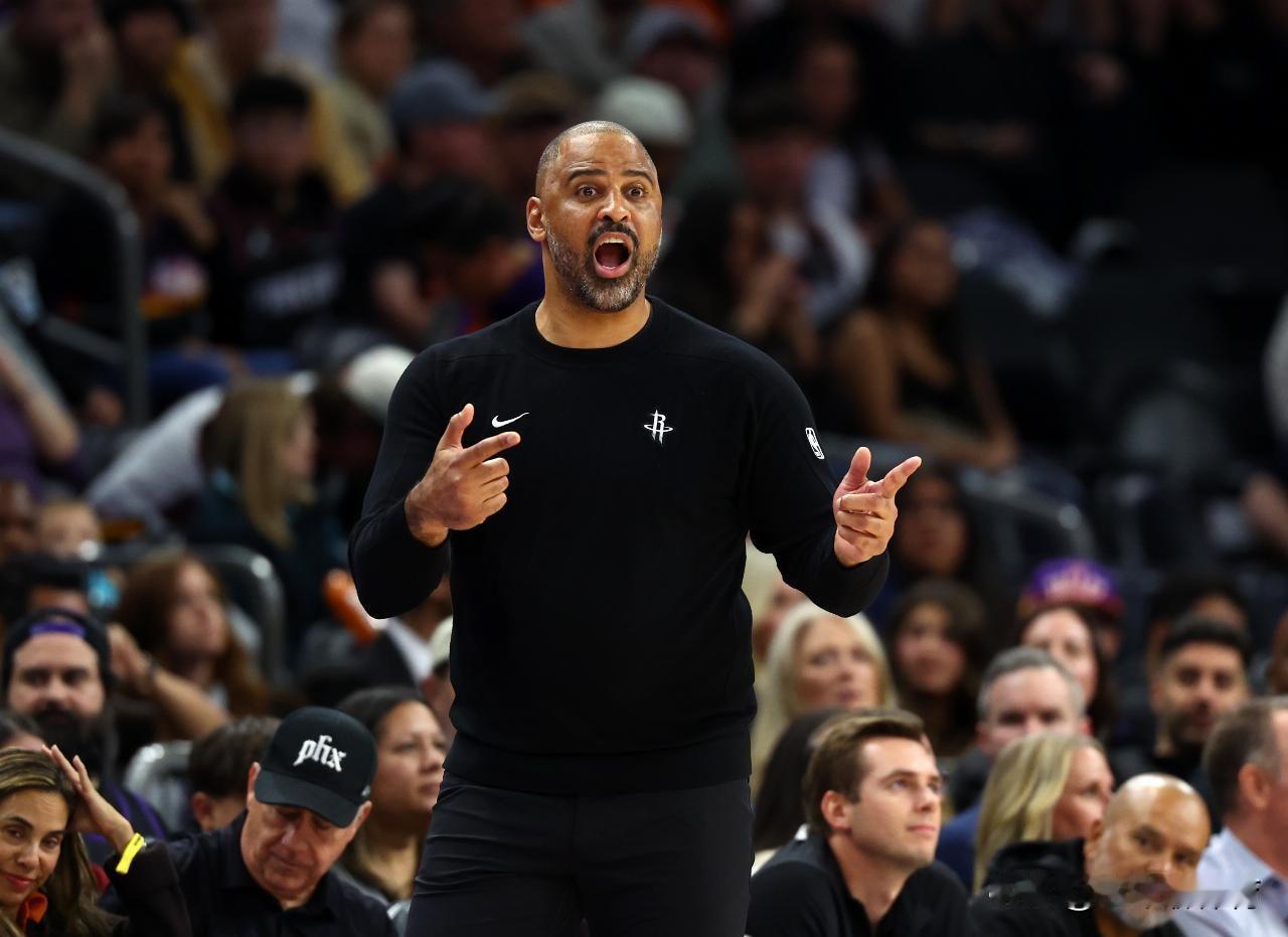 乌杜卡，你叫个暂停就是布置让申京投三分？
上一场火箭对阵快船的比赛中，第四节最后