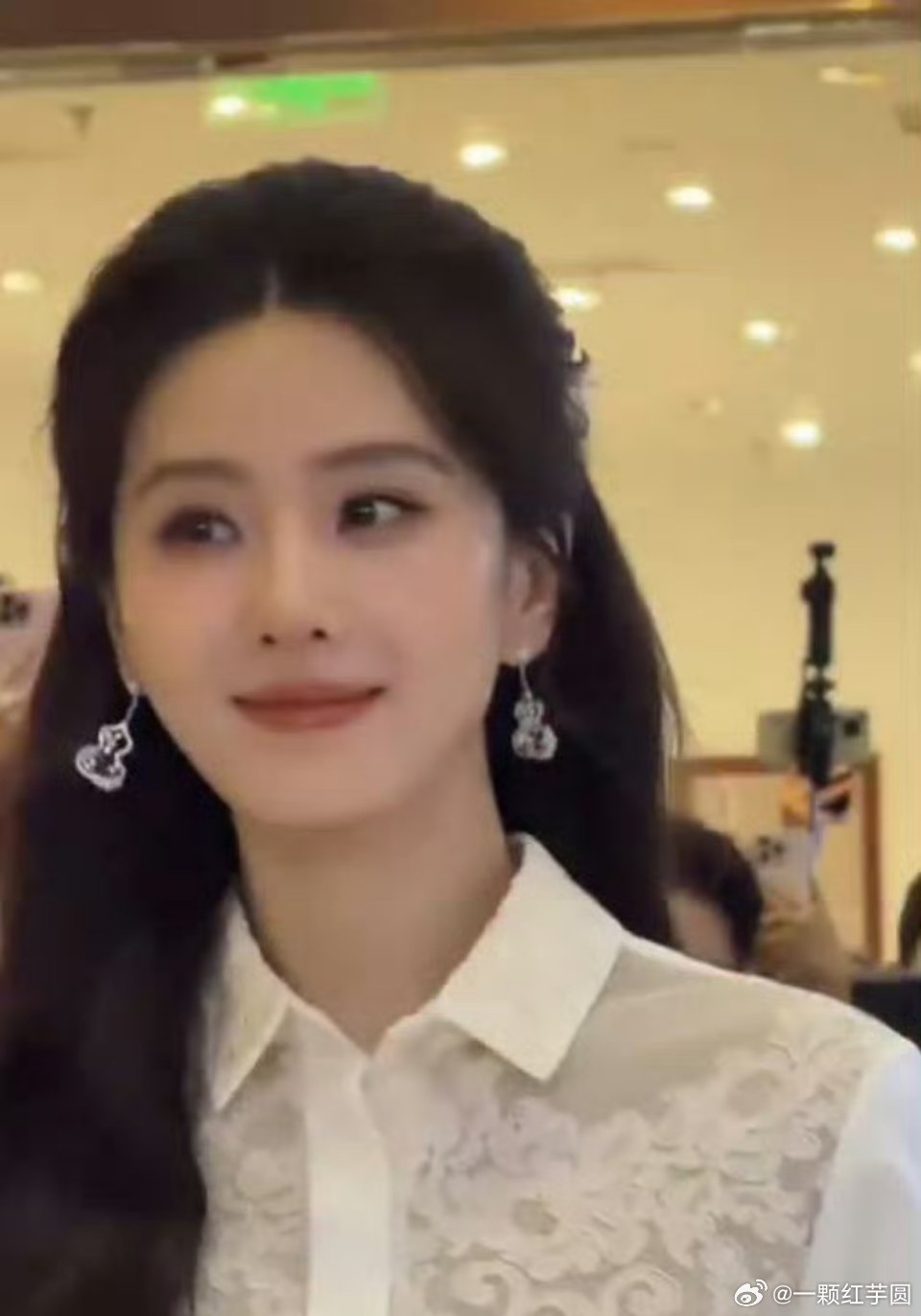 刘诗诗镂空衬衫国风裙刘诗诗 今日份生图🈶！来看看状态