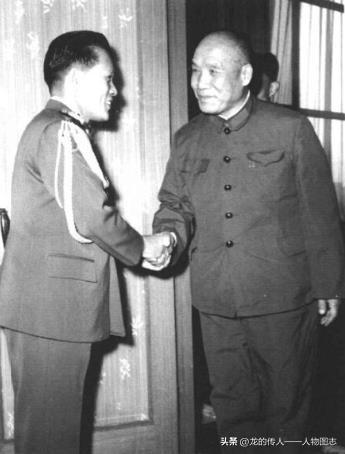 1974年，分管外事工作的李达会见日本驻中国大使馆武官。