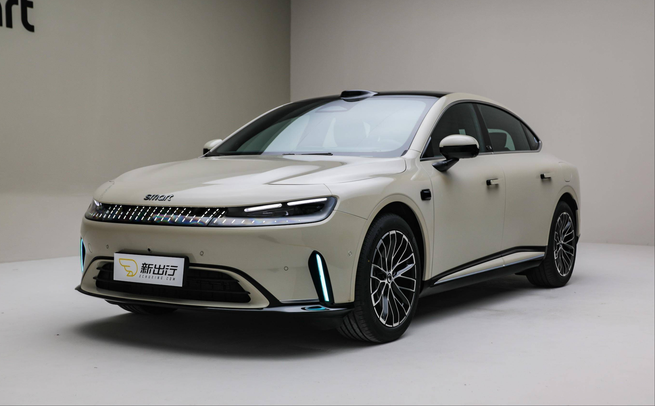 smart 精灵 6 号，看这个内饰，长我审美上了呀千篇一律里，终于有点不一样的