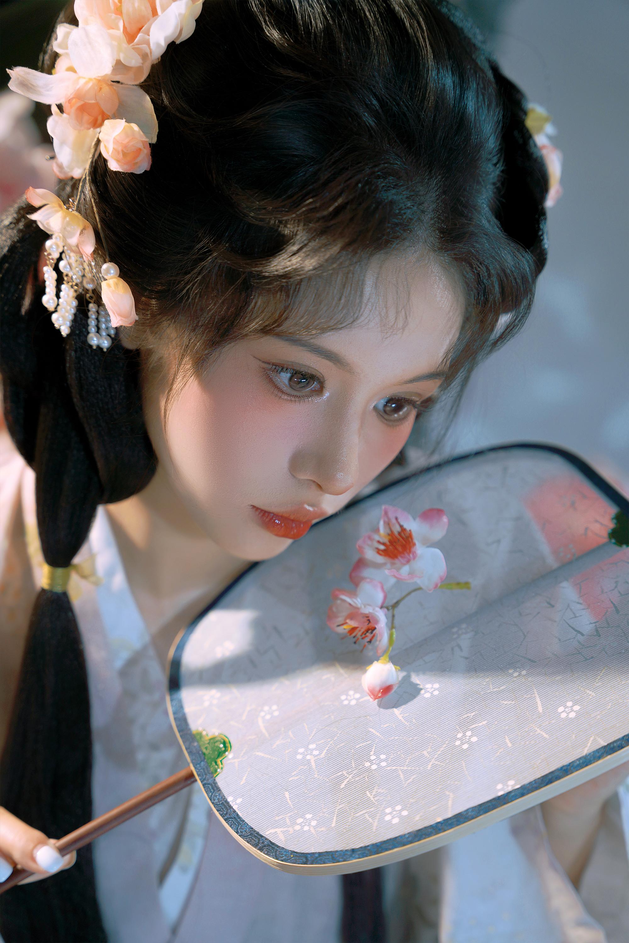 相见时难别亦难。