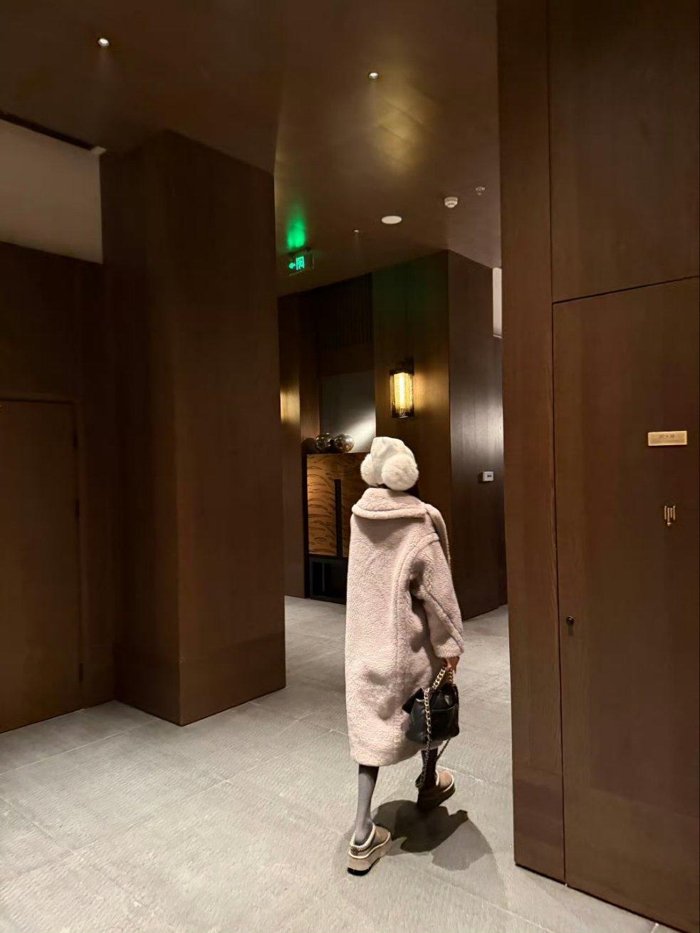 人只有立场，没有对错。
乔峰背叛自己祖国，效忠养育他的宋朝就是大侠。
杨康背叛自