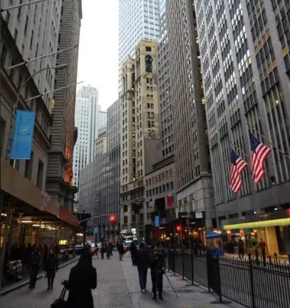 2050年之前，美国可千万不能垮台，真要垮了，最难受的反而是中国，原因是什么？看