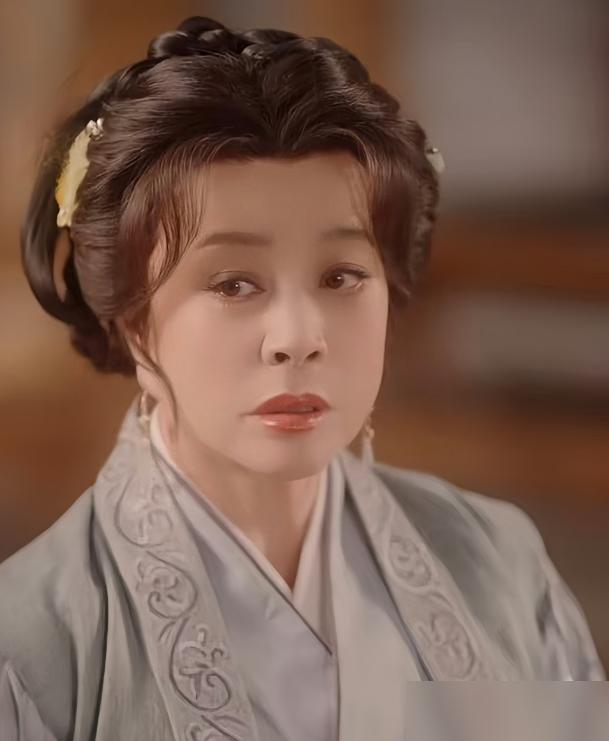 75岁演18岁少女，吻戏拍18遍
换做是你，75岁敢对着小30岁的男演员，拍1