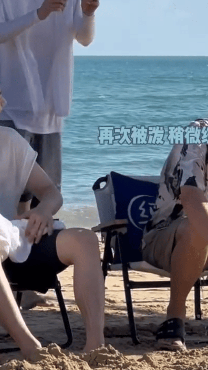 腿好白，衣服可以再透点[色][色][色] 