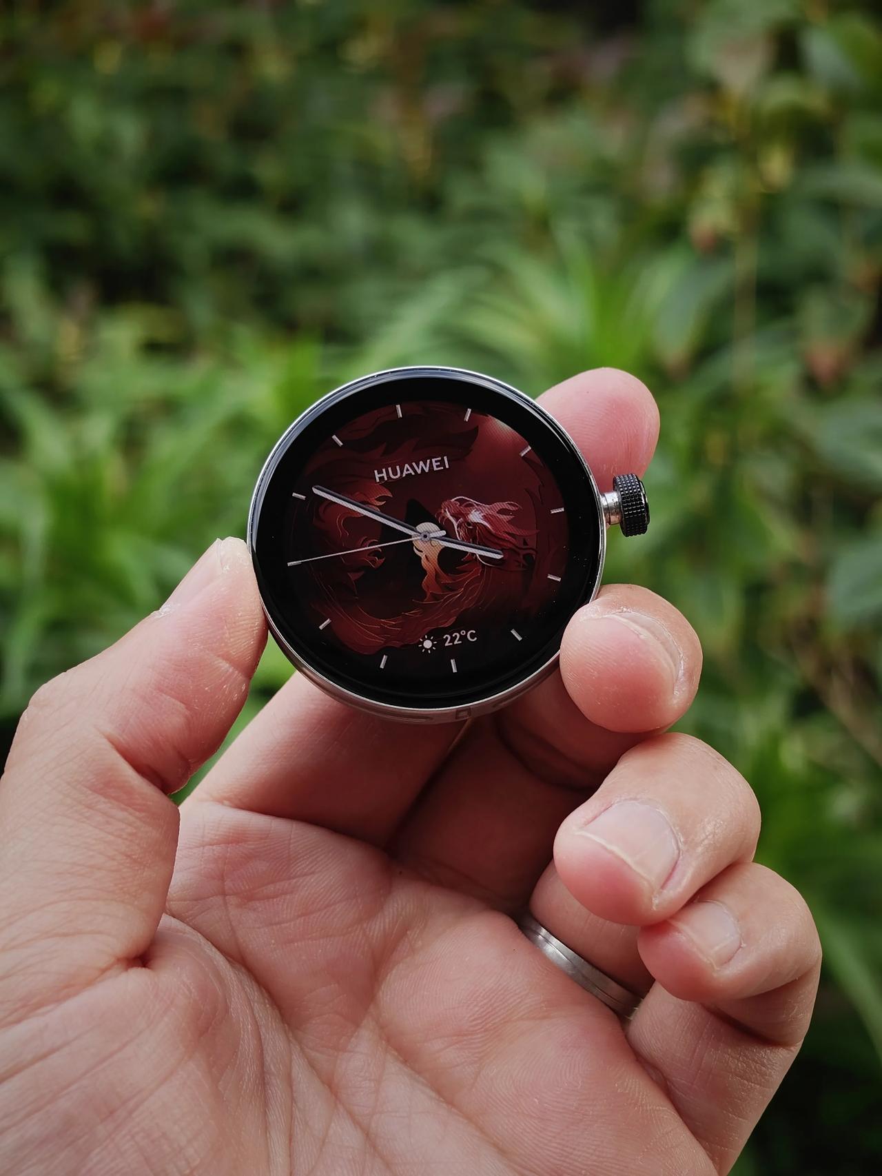龙年春节表盘，真的是越看越帅。华为WATCH GT CYBER戴了一年了，这个形