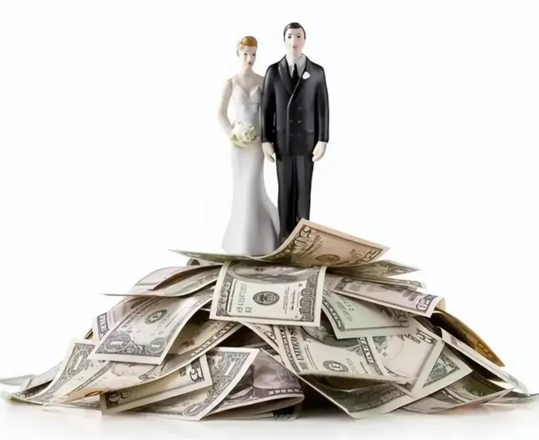 老婆抱怨：“别人老公是ATM，你呢？”我一指厕所：“我是许愿井，你往里投钱还能听