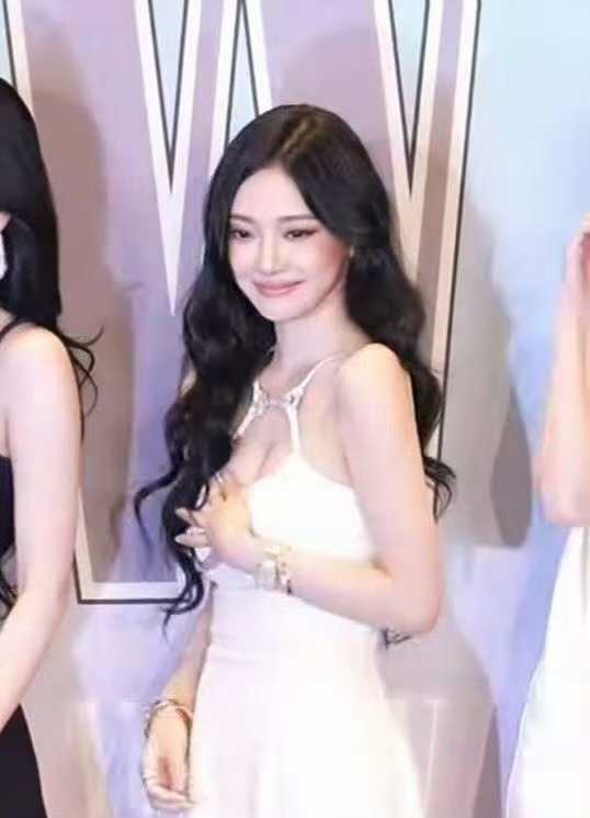 金玟庭应该向宁艺卓学学体态管理吧 ​​​