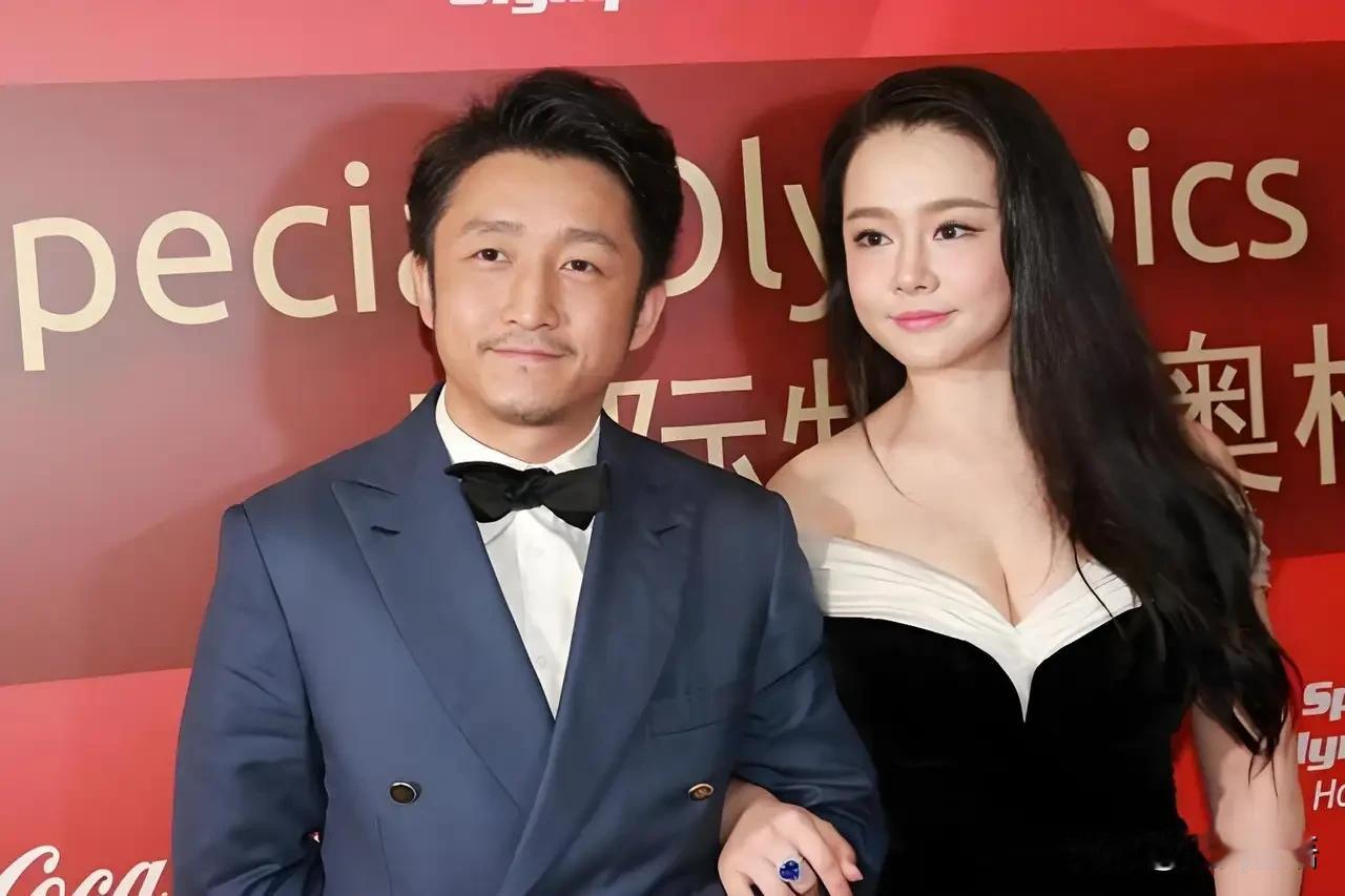 冉莹颖公开表示，她与邹市明已经分居三年，还多次想过离婚。更夸张的是，夫妻俩这几年