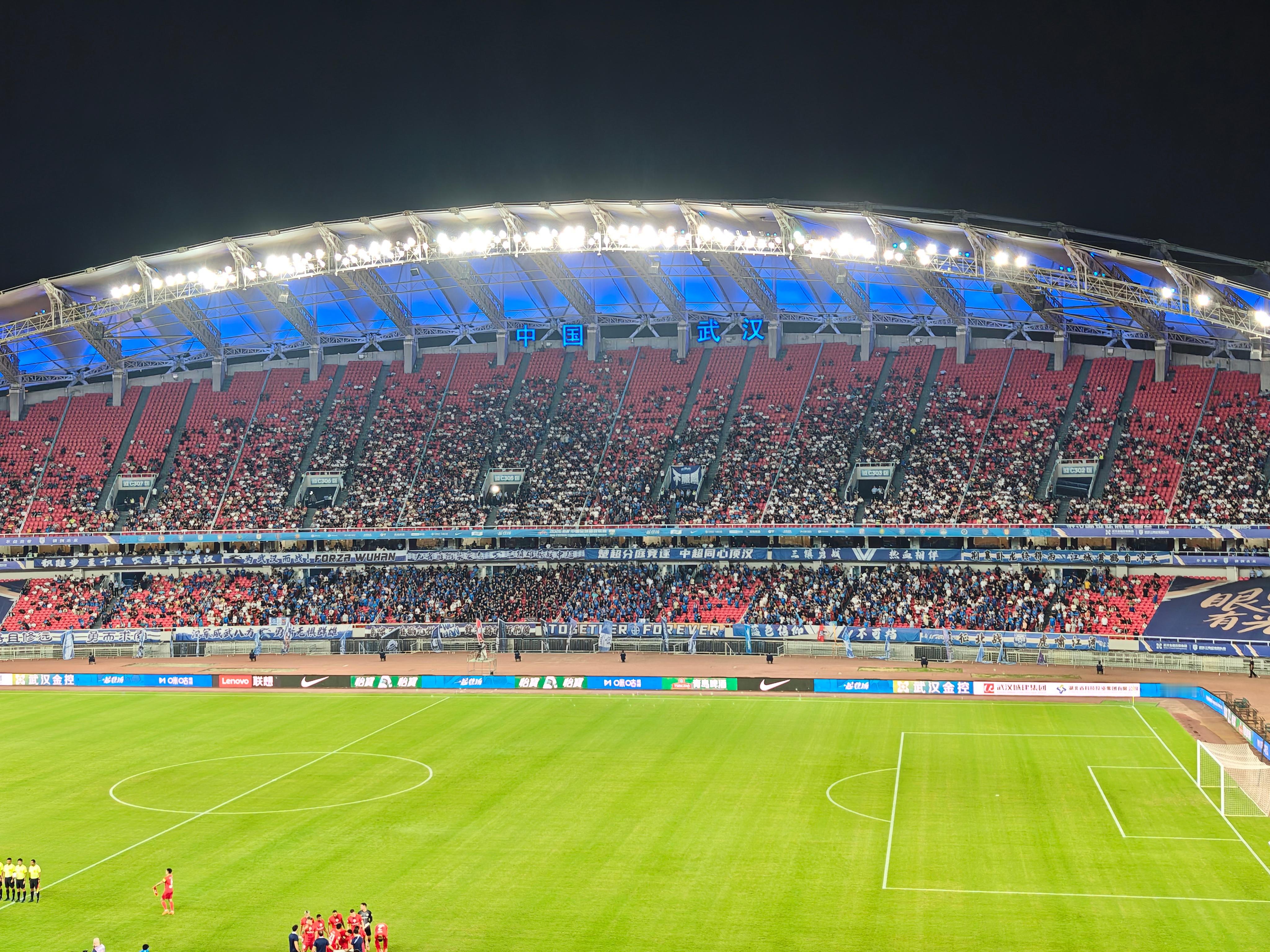 今天球迷不少，河南客队球迷区坐满了！⚽🔥武汉三镇vs河南队武汉三镇中超联赛中超