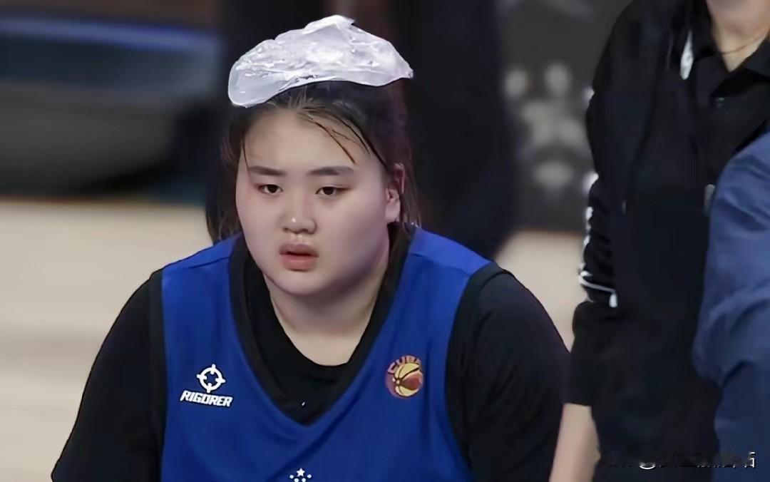 中国女篮的“三大活宝”:

1、刘禹彤
2、李月汝
3、张茹

刘禹彤胖嘟嘟可爱