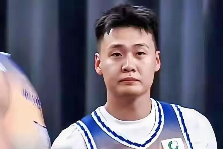 有媒体人评出，本赛季最失败的引援，就是北京男篮花巨资买入赵睿。据说这位中国男篮队