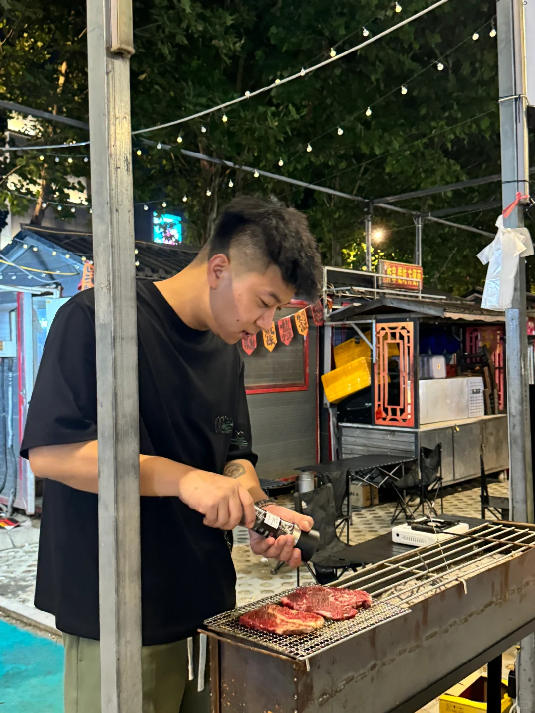 淄博记住这个位置！！西六路上帅哥烤肉！