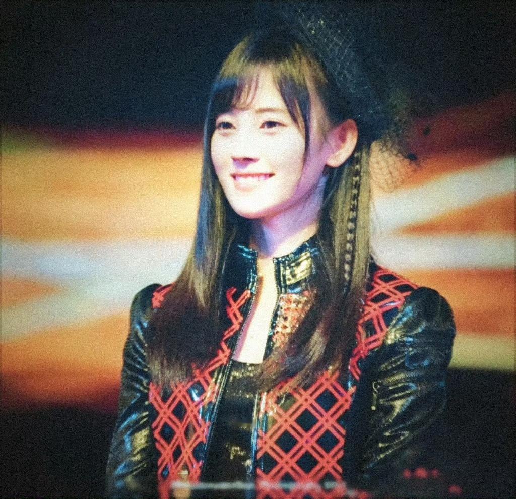 鞠婧祎[超话]  四张早期鞠婧祎0618橘事顺利 ​​​