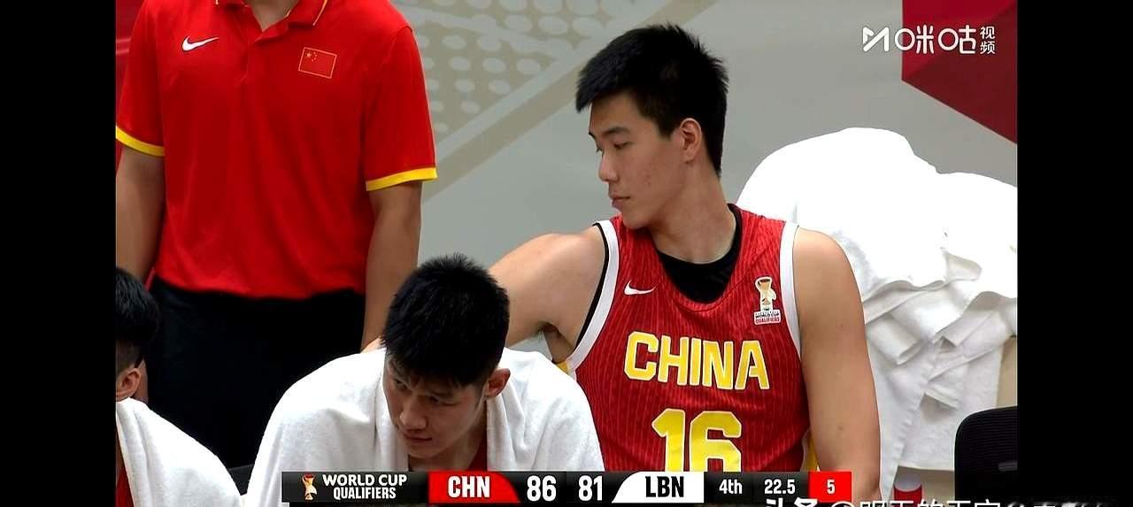 有球迷为庞峥麟与焦泊乔鸣不平，发文说跟着国家队训练了2个多月，热身赛也打了，正式