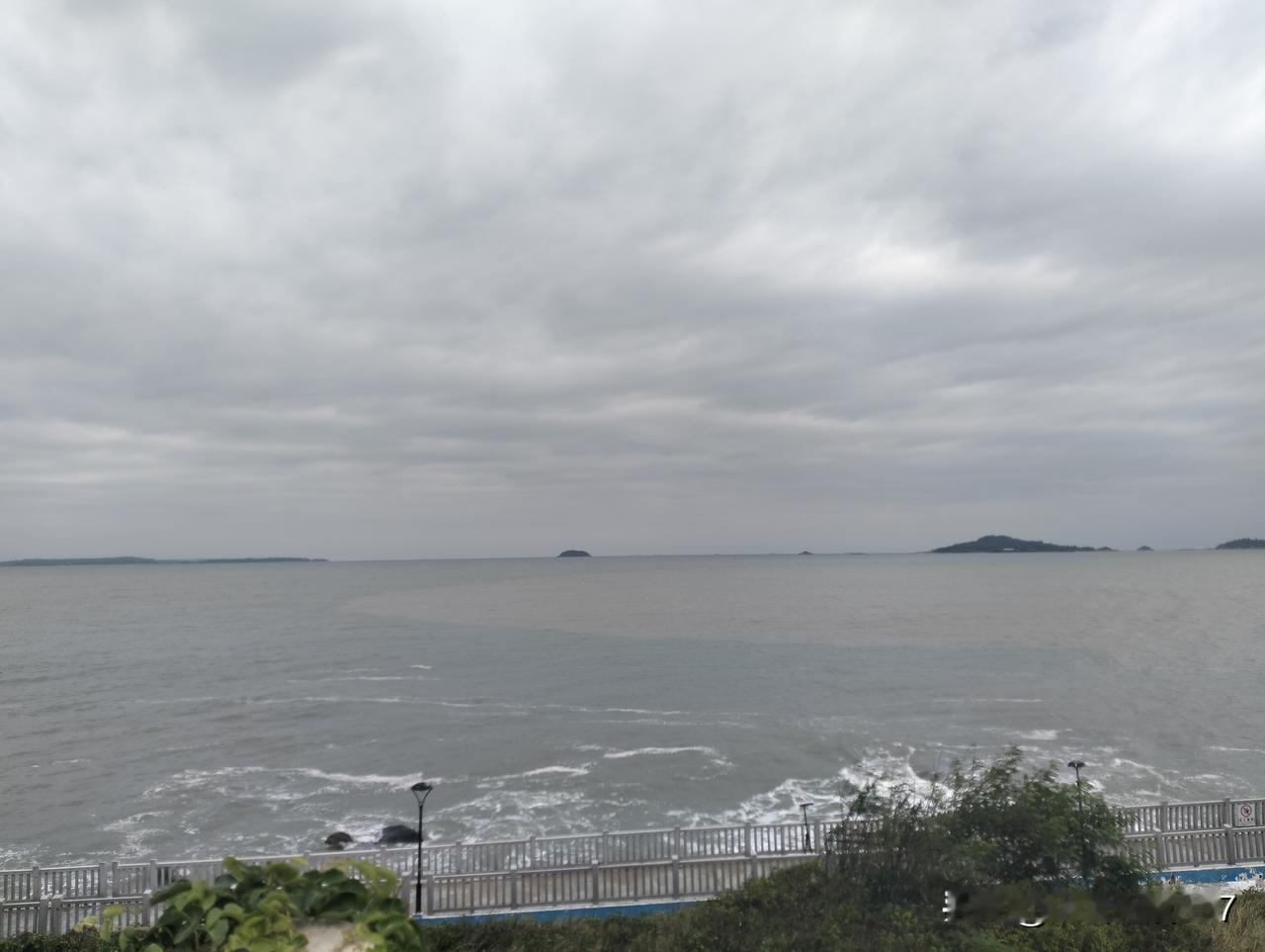 今天上午，面试了两份工作，很遗憾，都不成功。
第一份是销售，产品是汽车配件，试用