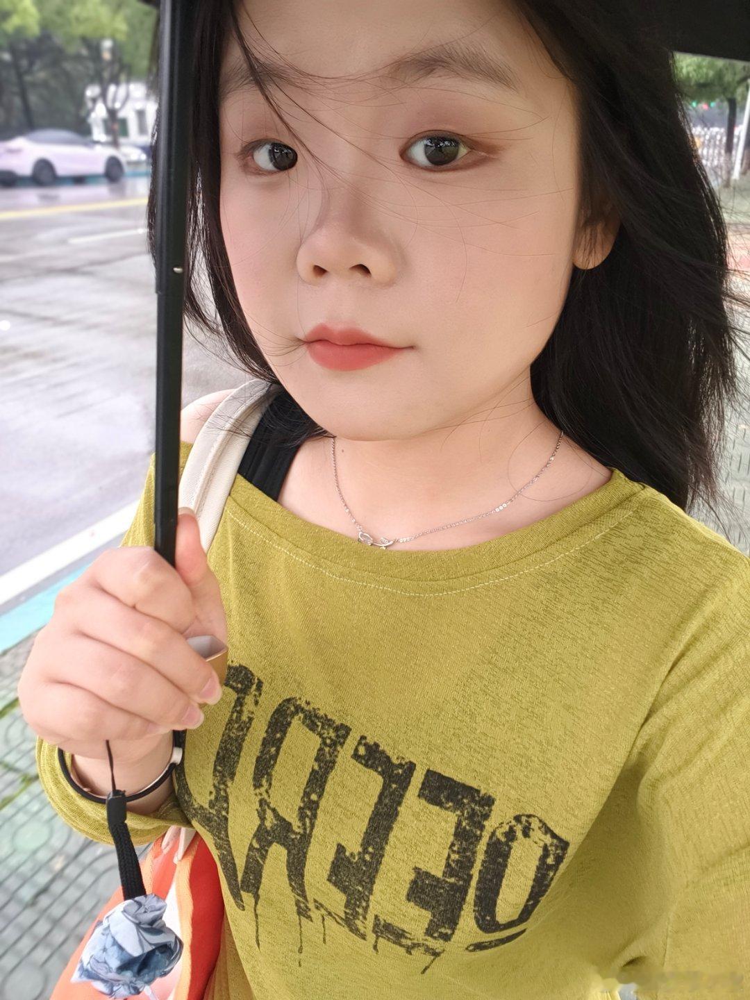 千万不要买绿色的防晒衣我一般不怎么穿防晒衣，感觉穿上就好热🥵我都是穿这种罩衫啥