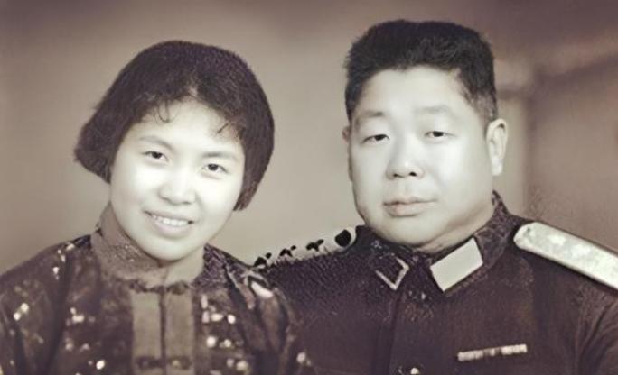 1949年陈赓带着“妹妹”来到陈锡联的指挥部，刚一进门，陈赓就说道：“胖子！你看