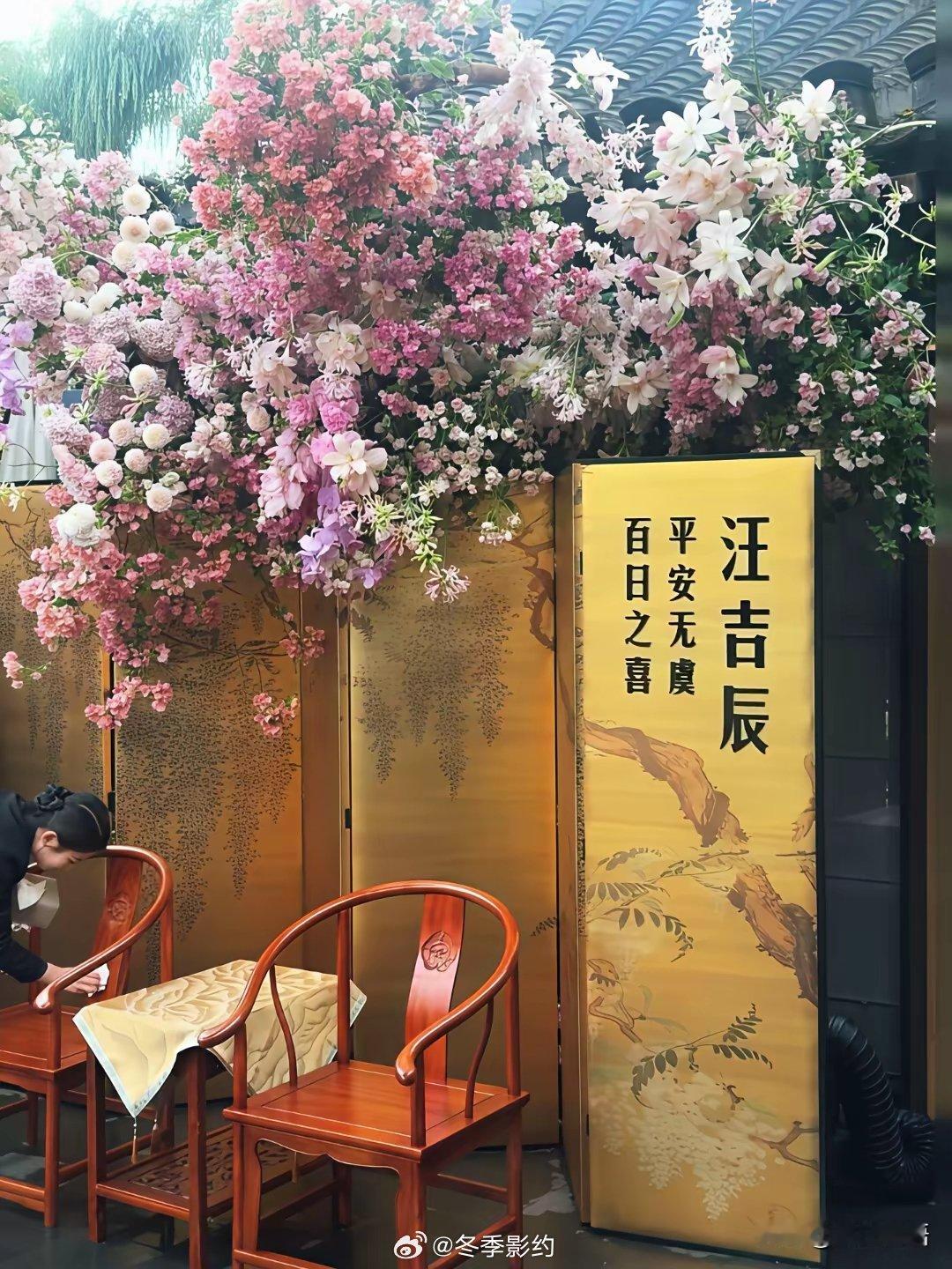 马筱梅好友发了汪宝百日宴的照片小家伙白白胖胖的，这家庭条件也是个有福气的娃呀！不