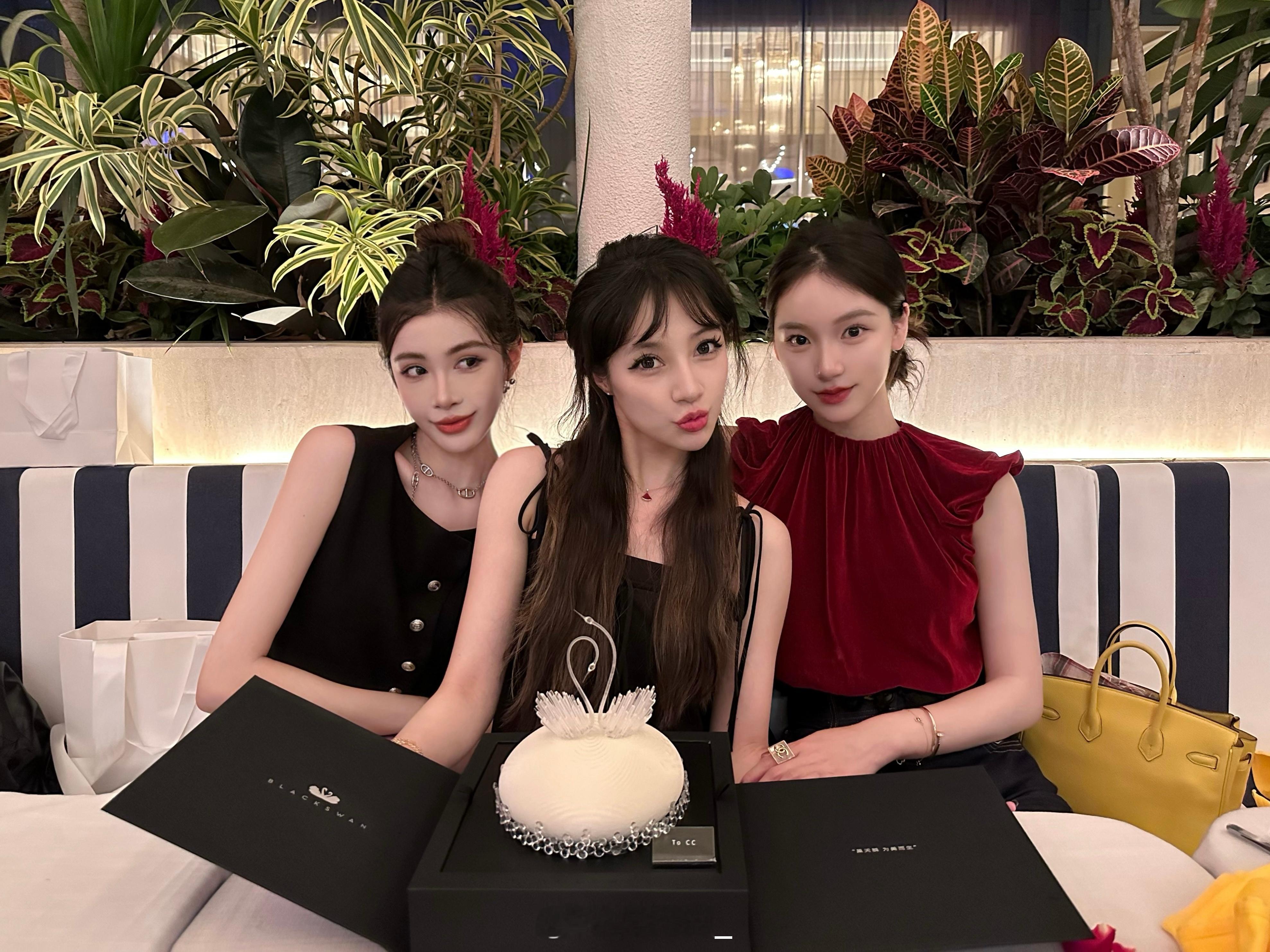 又吃蛋糕咯🦢  ​​​