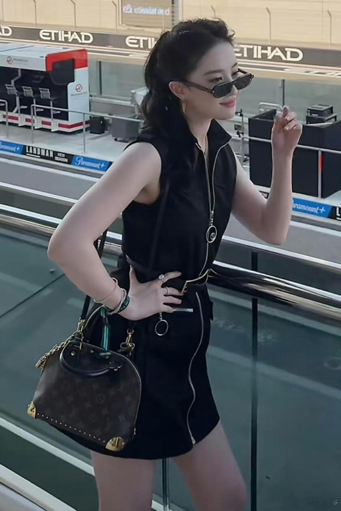 刘亦菲阿布扎比观赛f1 刘亦菲真的是半退圈了，这个状态不能强制绑进剧组吗