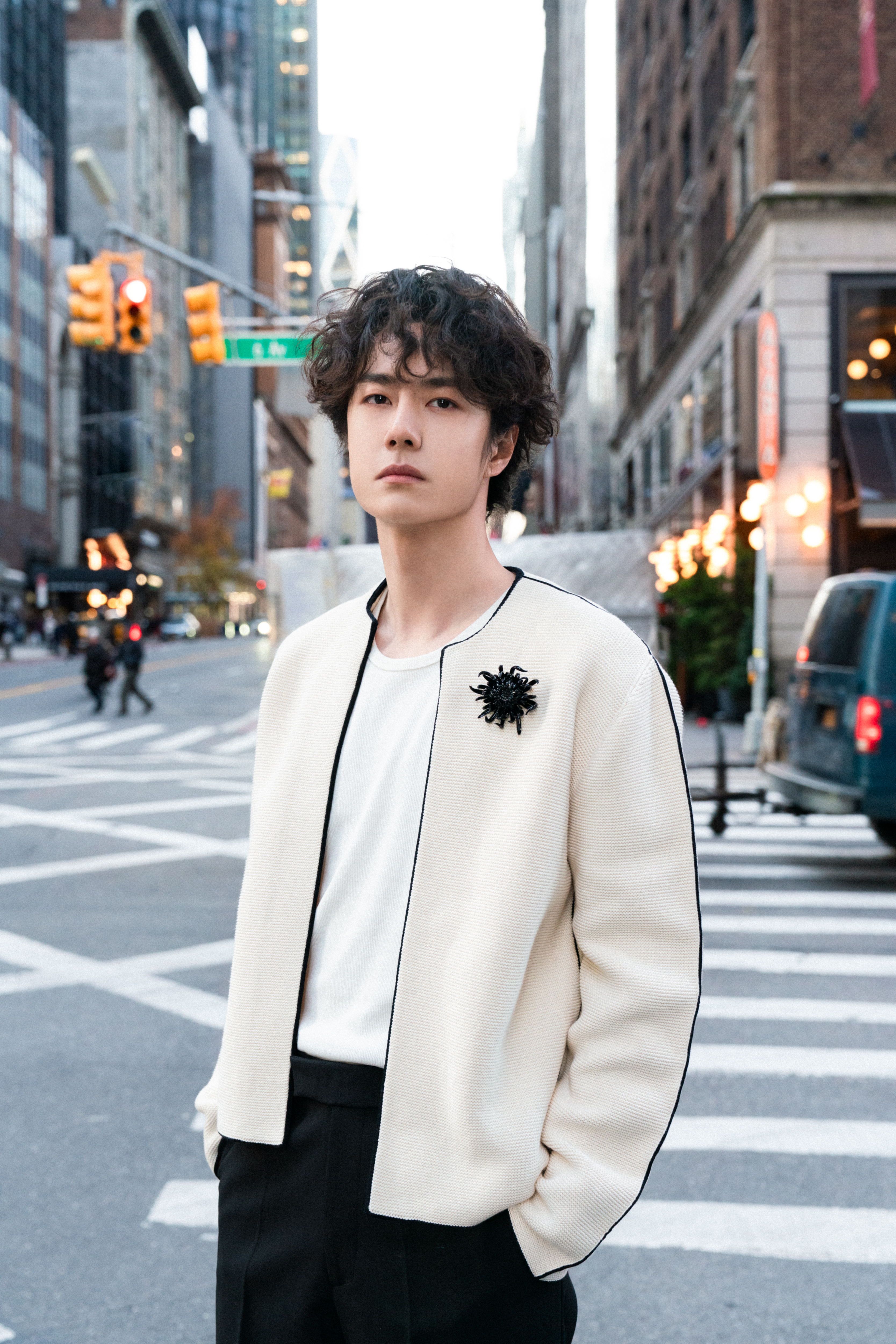 王一博｜CHANEL 2025/26高级手工坊系列纽约大秀看秀造型正式揭晓！香奈