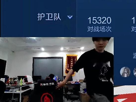 远远看还以为孩子换了款黑色的伴生皮定睛一看是原子