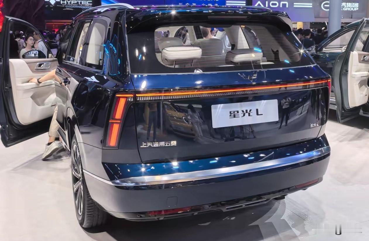 不得不感叹，这就是赤裸裸的现实：
1、纯电车30万，开10年，电费1万，约卖1.