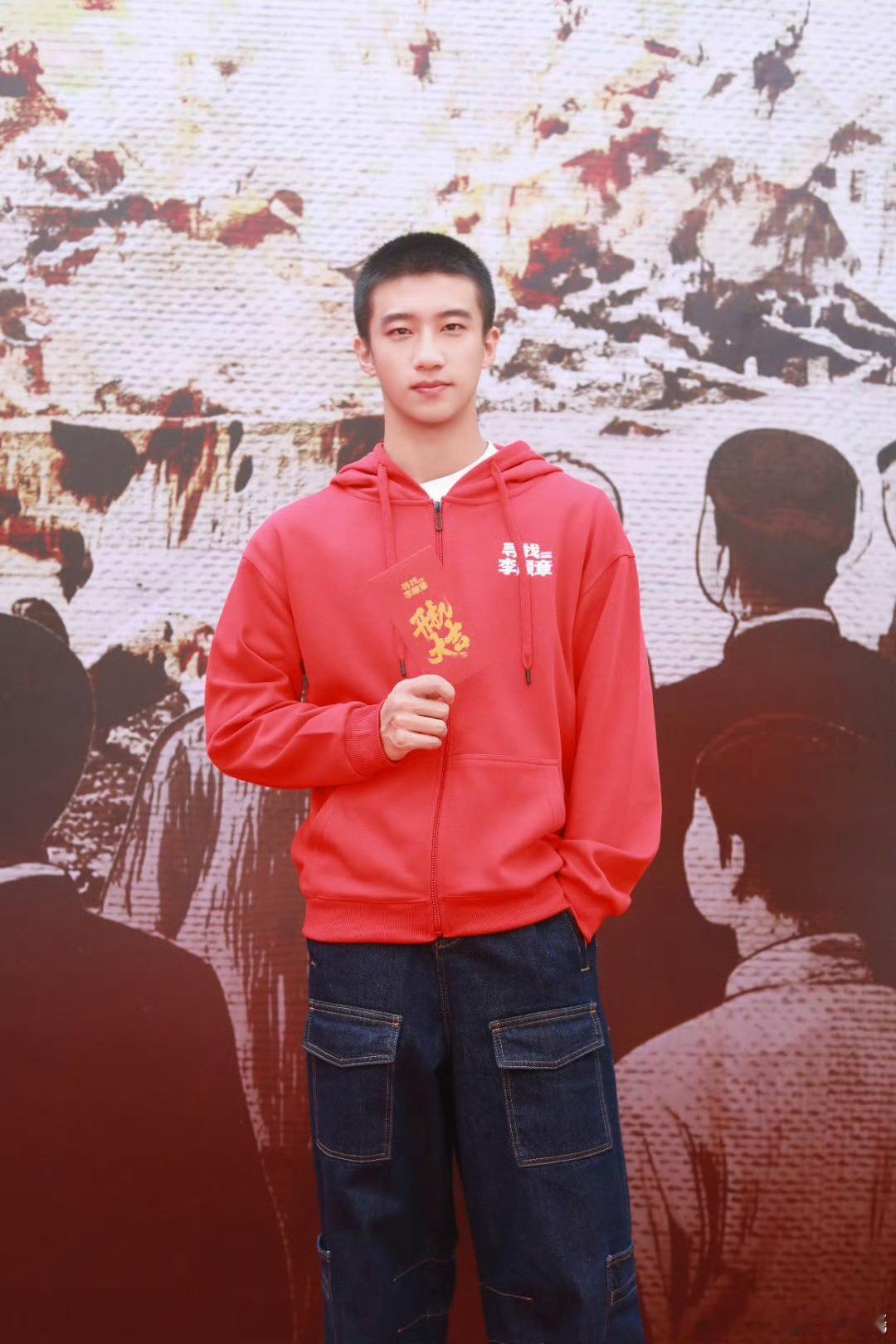 🐳把新签艺人包洪瑜送进了李顺章剧组，这老板可以 ​​​