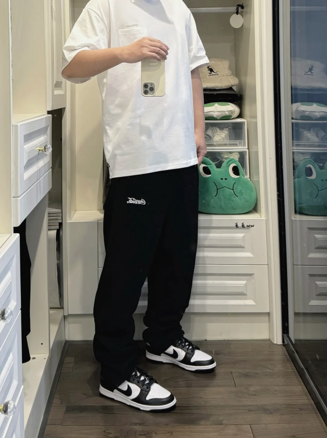 白色体恤｜卫裤穿搭