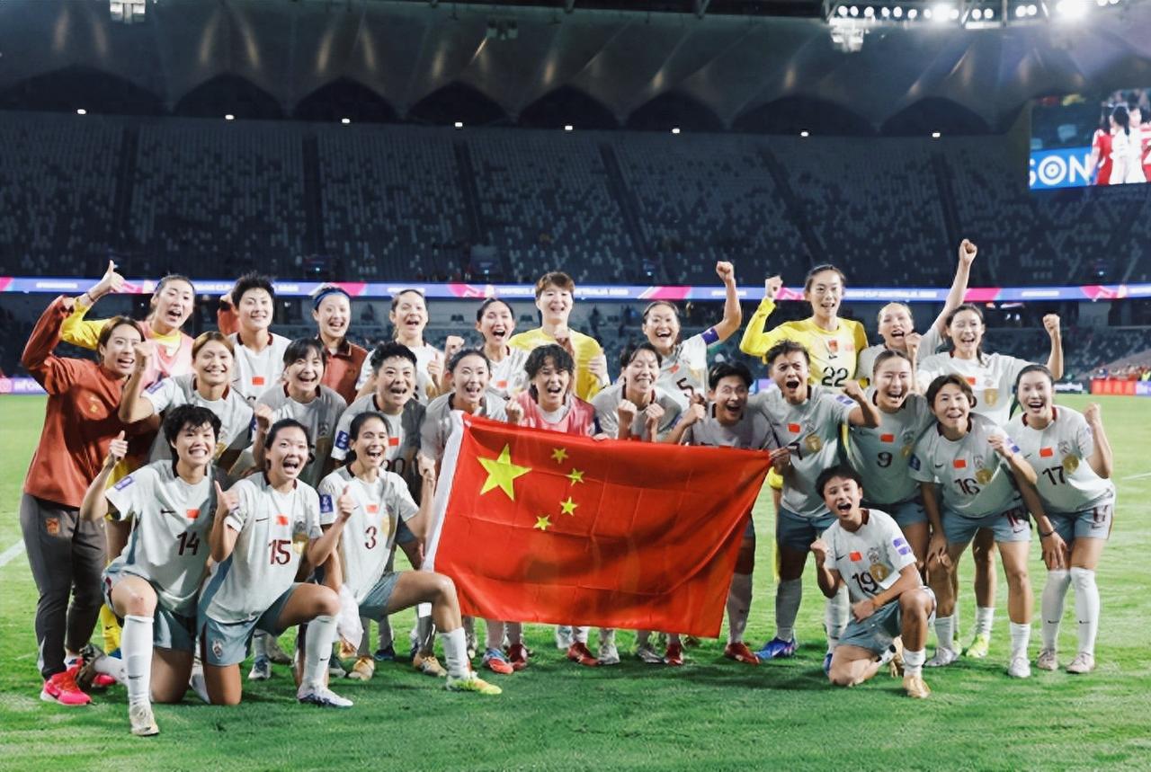 挺有意思，今天和一位老同学吃饭，他私下告诉我，这次女足亚洲杯的八强局势，看似明朗