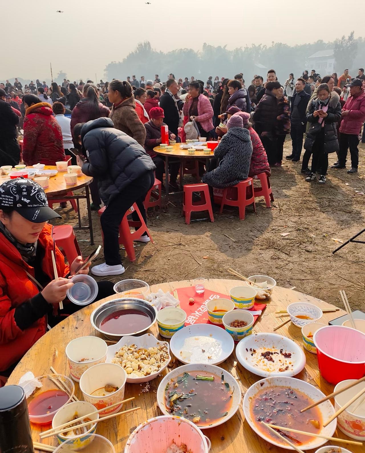 重庆各大区县乡镇免费刨猪饭可能要结束了
今天刷到好多说不让办了
我还想从现在开始