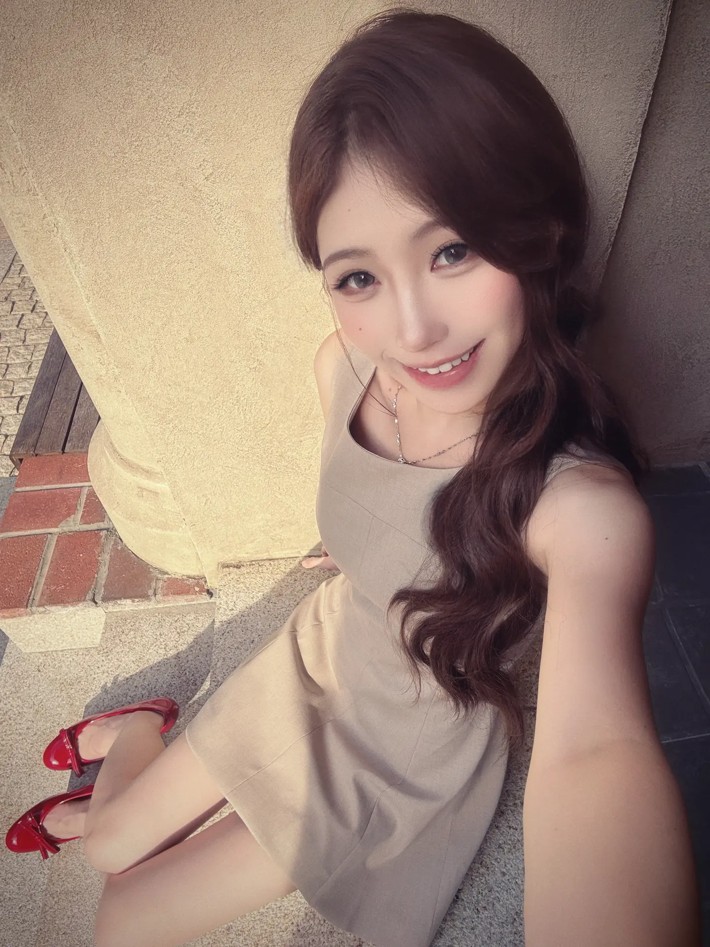 想穿梭回你的童年 告诉正在哭泣的你 以后会有很多人爱你 包括我