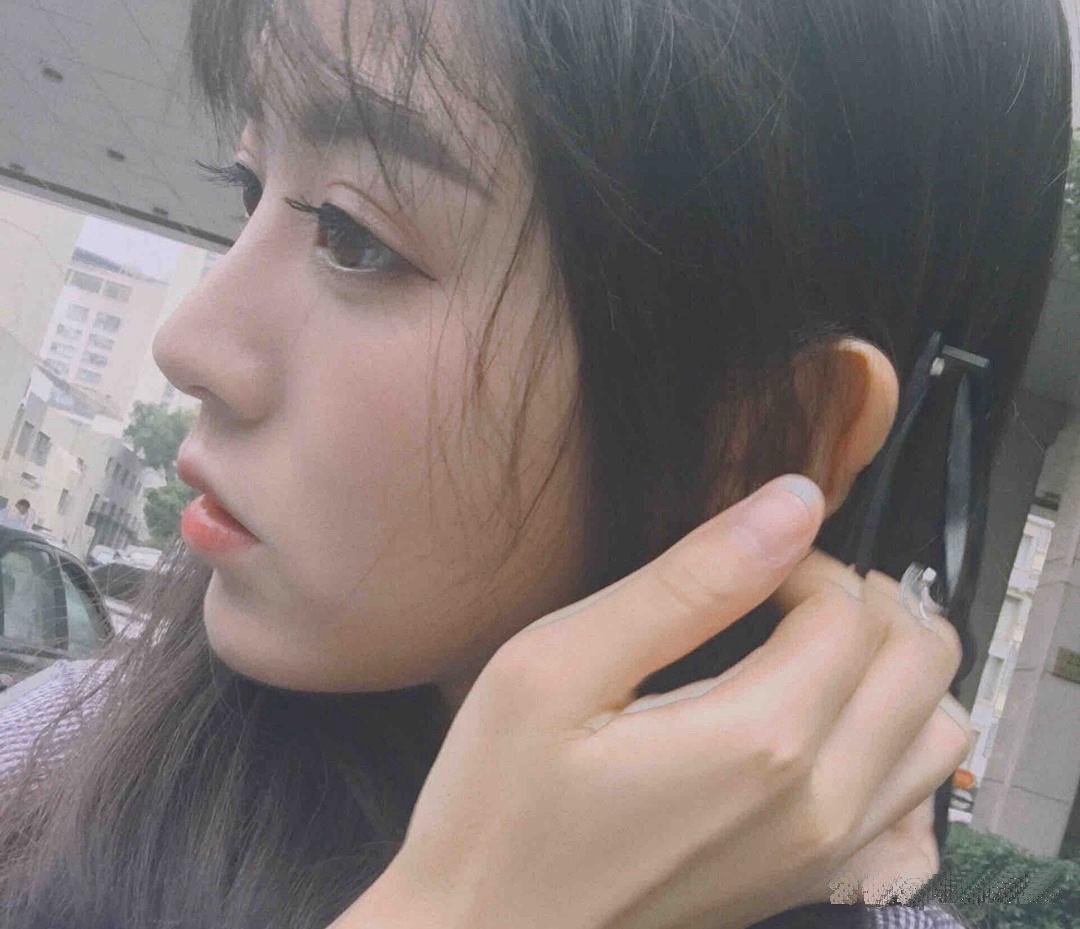 田曦薇大学时金发超美，真是从小美到大呀 