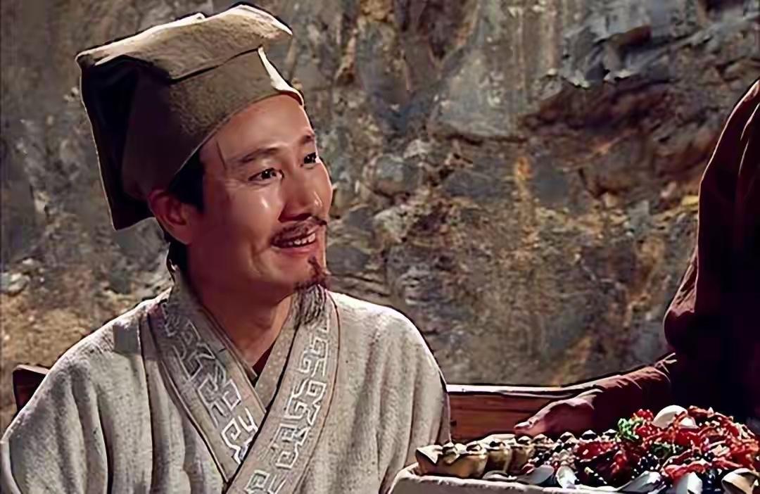 王伦为什么愿留杨志却不愿留林冲？

这是水浒里最讽刺的情节之一。死读书的王伦犯了